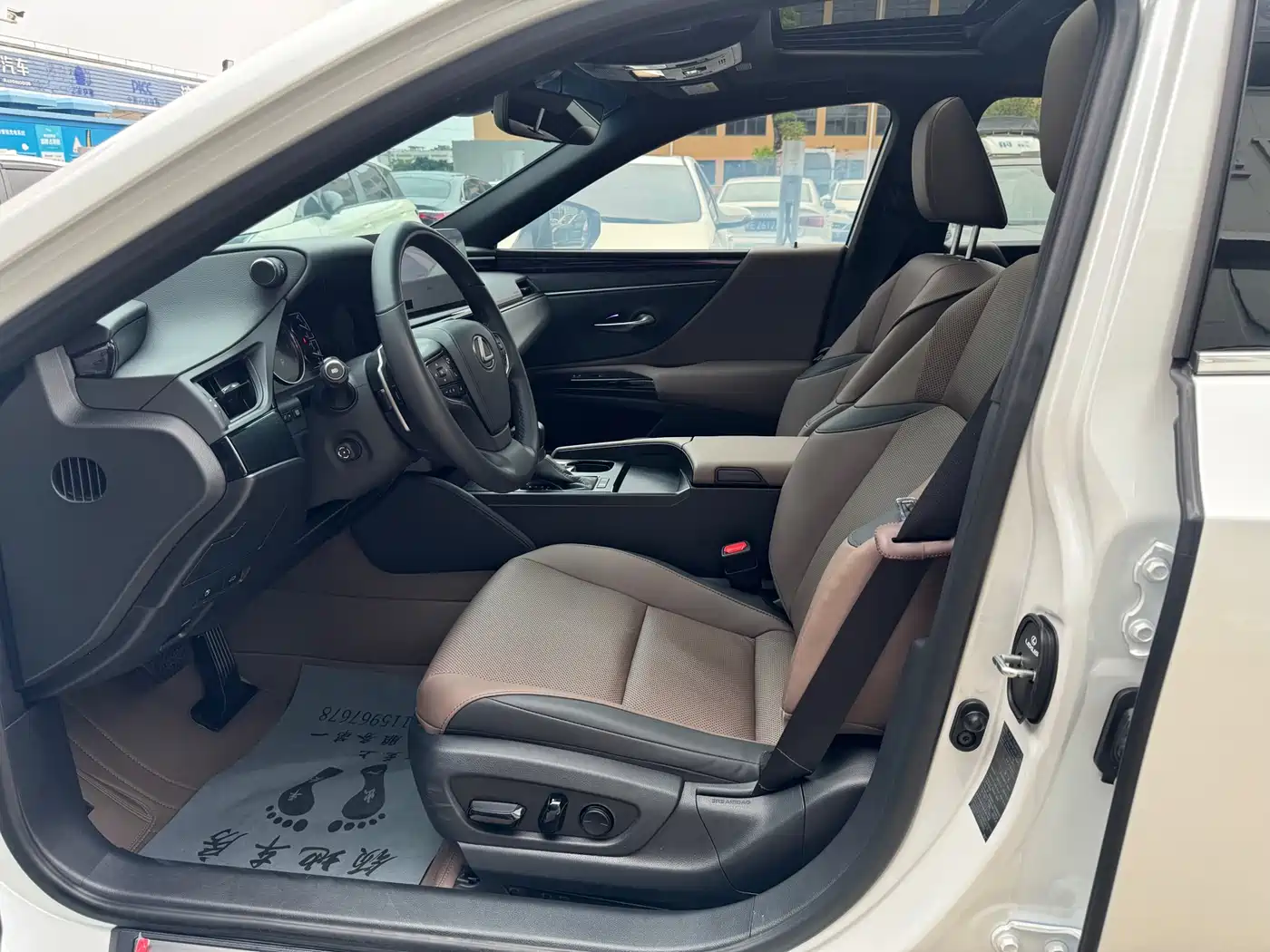 Lexus ES 2023 200 Excellence Edition фото 5