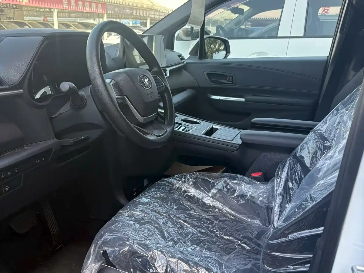 Toyota Granvia 2026 2026 Model 2.5L Hybrid Comfort Edition