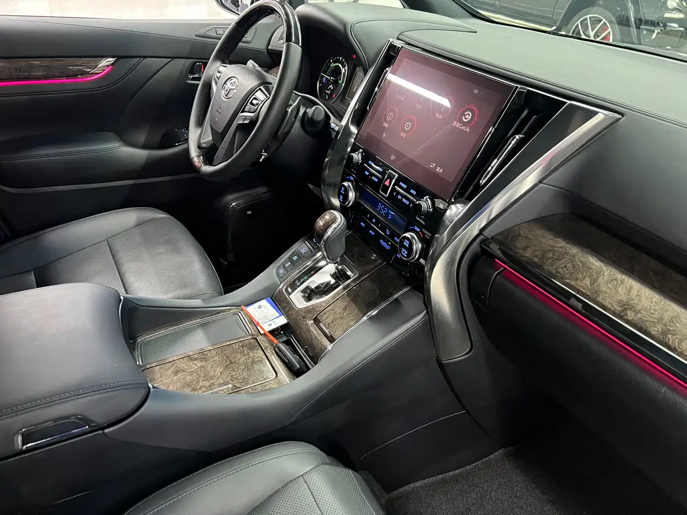 Toyota Vellfire 2021 Crown Hybrid 2.5L HV Premium Edition фото 25