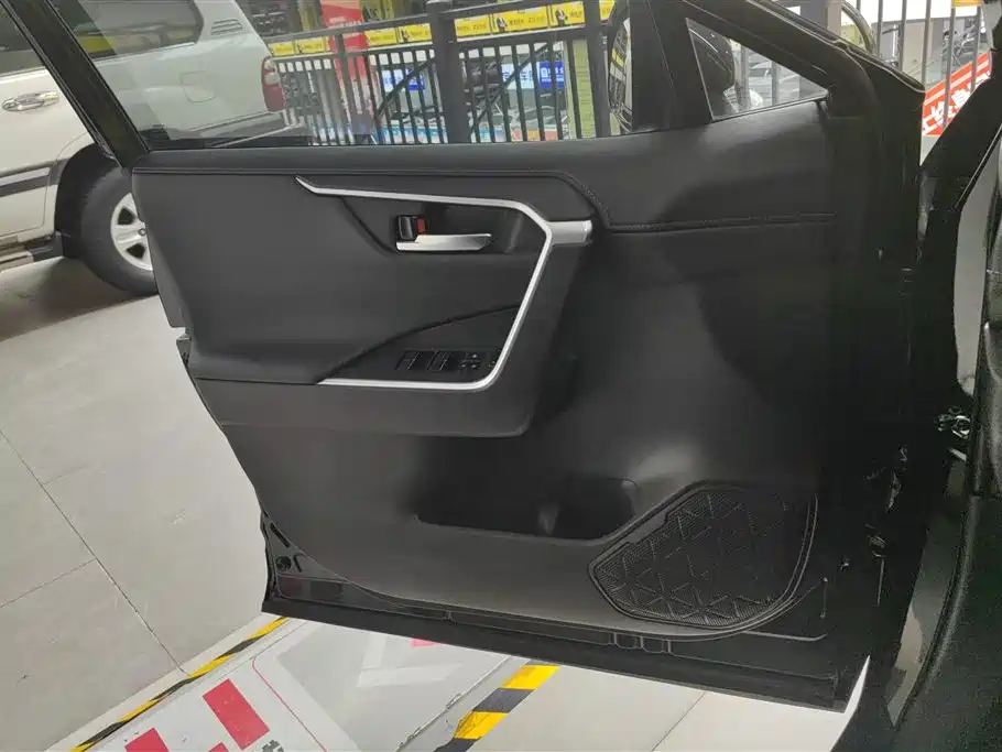 Toyota Wildlander 2022 2.0L CVT AWD Luxury Edition фото 7