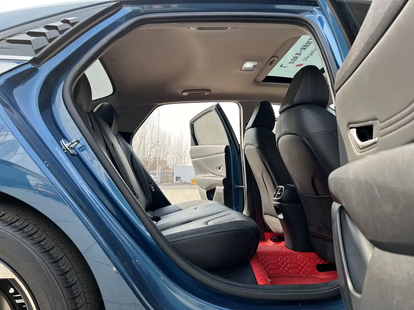 Hyundai Elantra 2022 1.5L CVT LUX Premium Edition фото 11