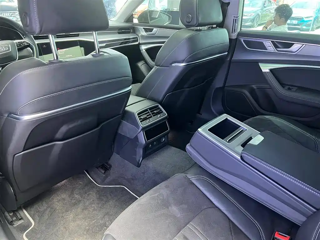 Audi A7L 2025 Model Year 45 TFSI Luxury фото 6