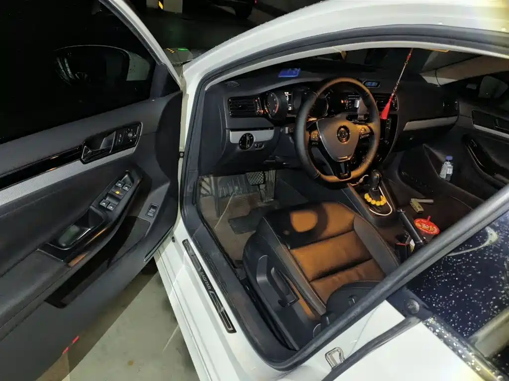 Volkswagen Sagitar 2018 280TSI DSG Spark Edition фото 17