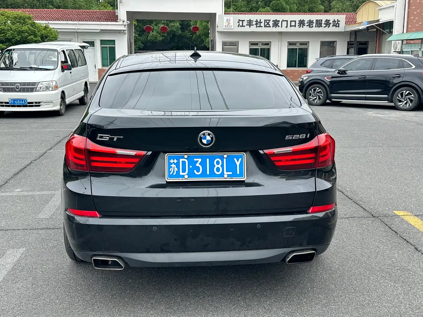 BMW 5 Series GT 2015 528i Leading фото 6
