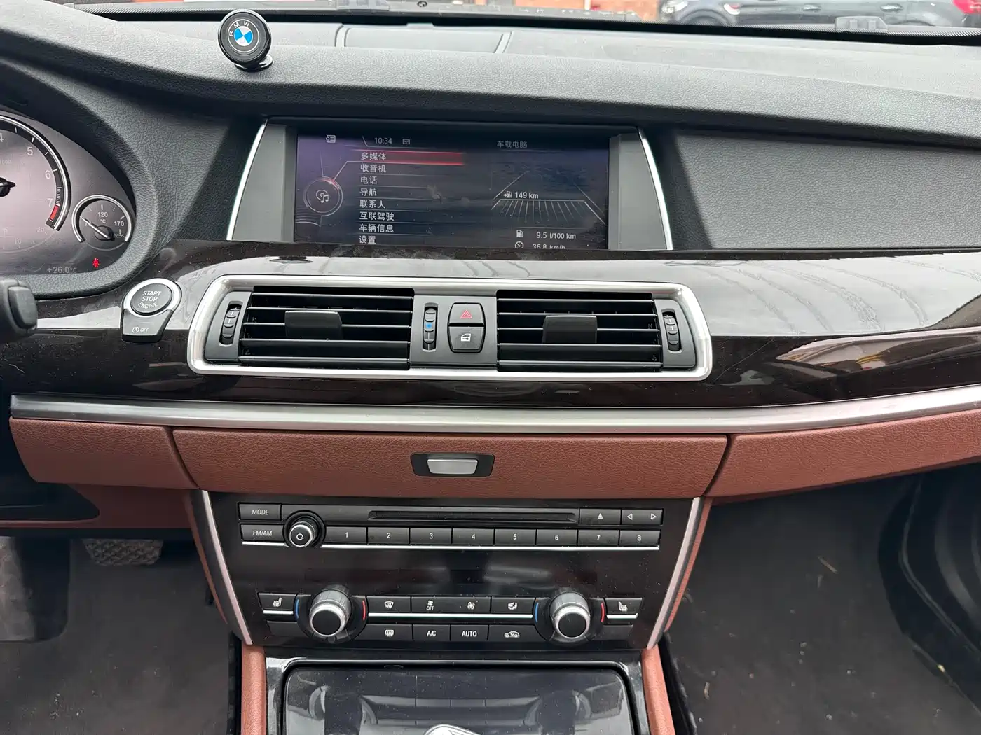 BMW 5 Series GT 2015 528i Leading фото 22