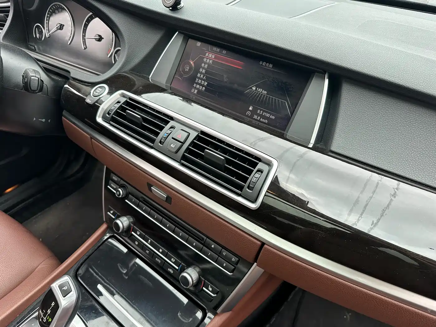 BMW 5 Series GT 2015 528i Leading фото 34
