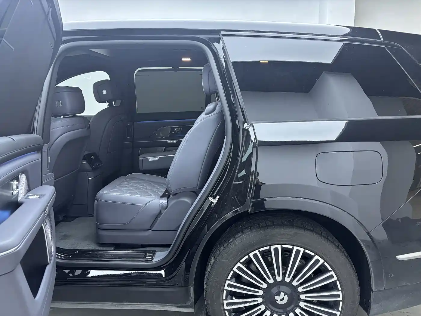 NIO ES8 2026 2025 Model 6-Seat Executive Luxury Edition
