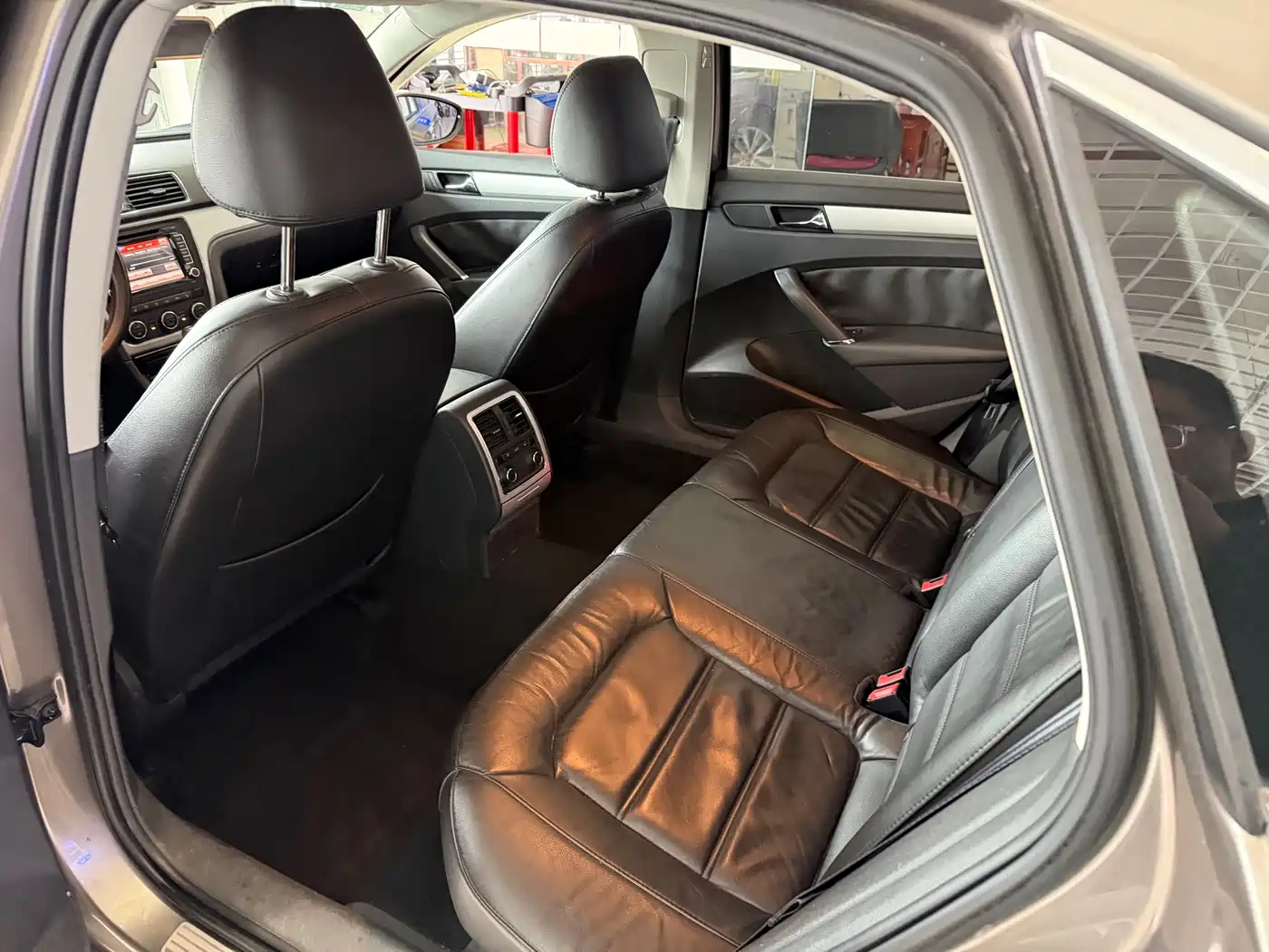 Volkswagen Passat 2014 1.8TSI DSG Luxury Edition фото 8