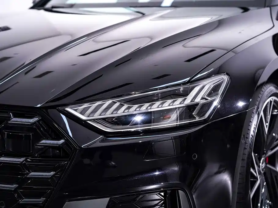 Фото 10 - Audi A7L