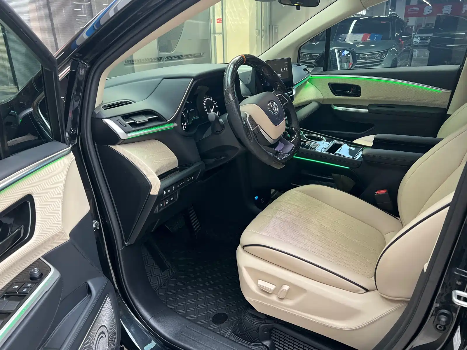 Фото 4 - Toyota Granvia
