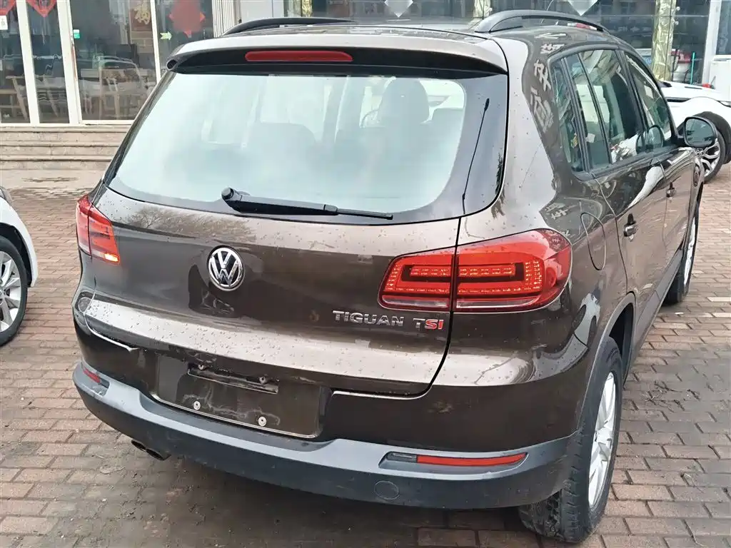 Volkswagen Tiguan 2015 1.8TSI Automatic 2WD Trendline фото 5