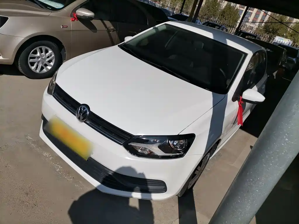 Volkswagen Polo 2016 1.4L Manual Trend фото 2