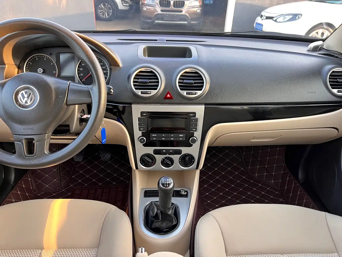 Volkswagen Lavida 2013 Classic 1.6L Manual Style Edition фото 15