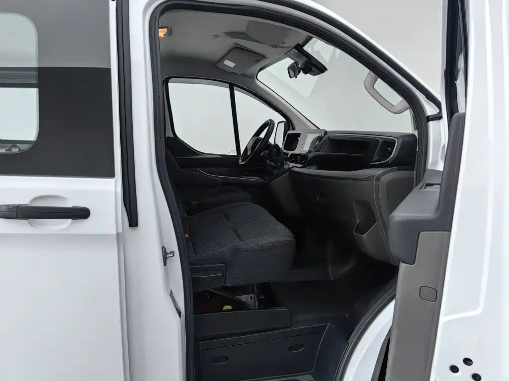 Ford Transit 2023 2023 Model 2.0T Diesel Manual Multi-Purpose Commercial Vehicle Short Wheelbase Low Roof 5/6-Seater