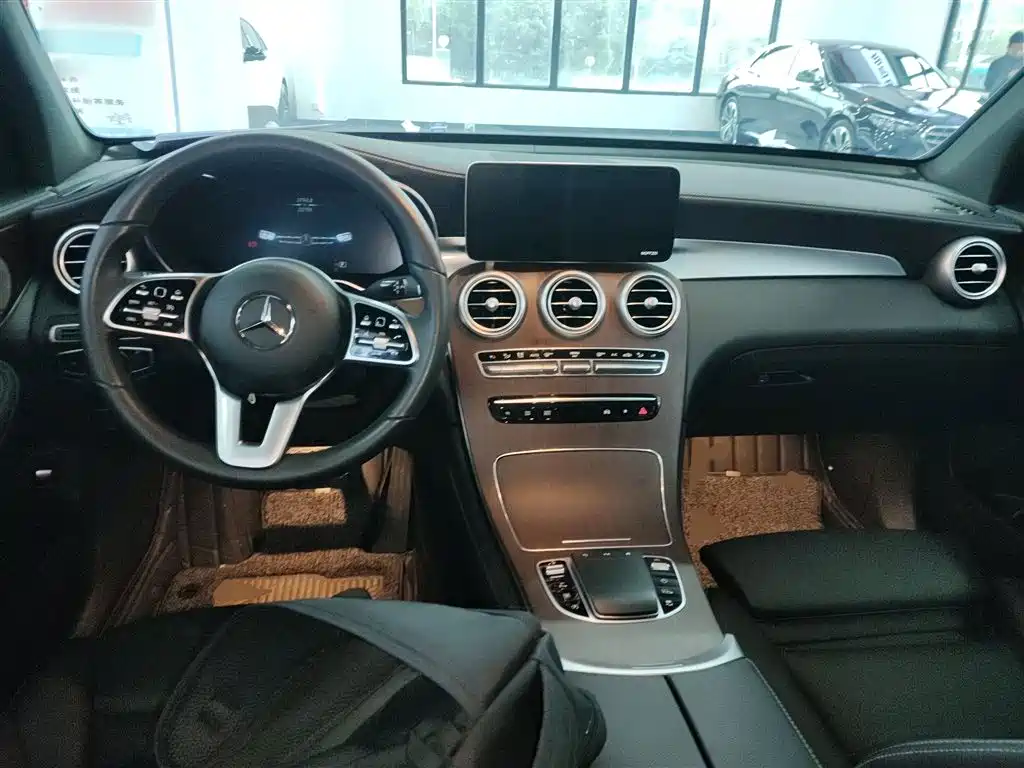 MERCEDES-BENZ GLC