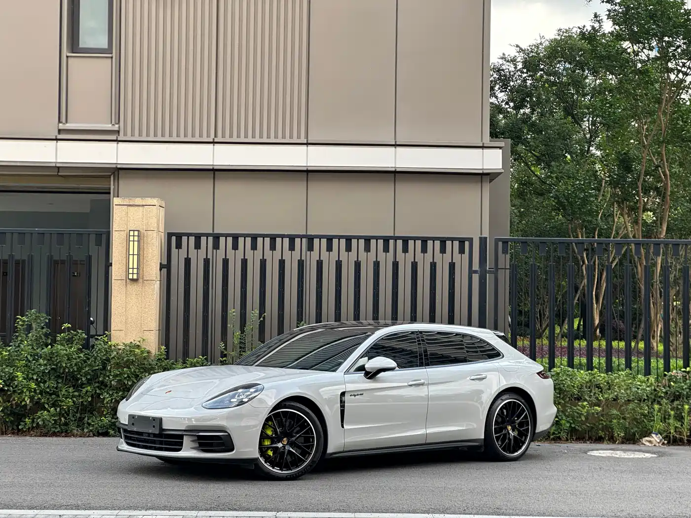 Фото 1 - Porsche Panamera New Energy