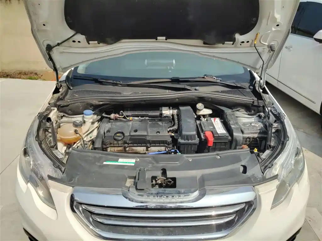 Peugeot 2008 2014 1.6L Automatic Fashion Edition фото 16