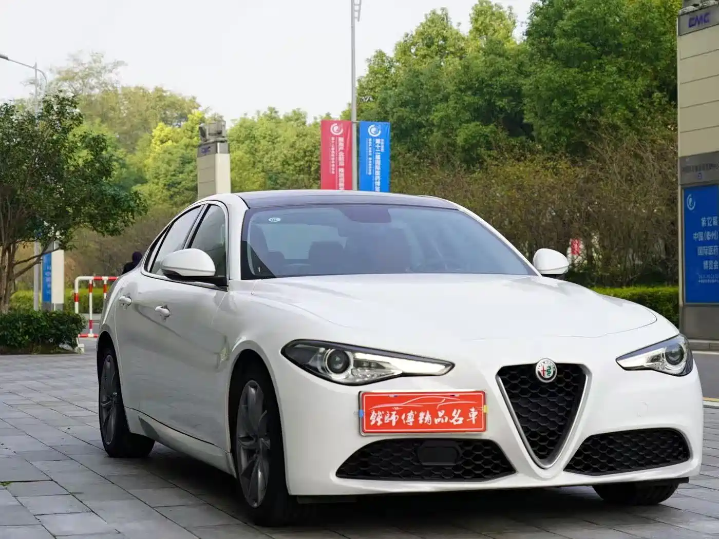 Alfa Romeo Giulia 2018 2017 2.0T 200HP Luxury Edition