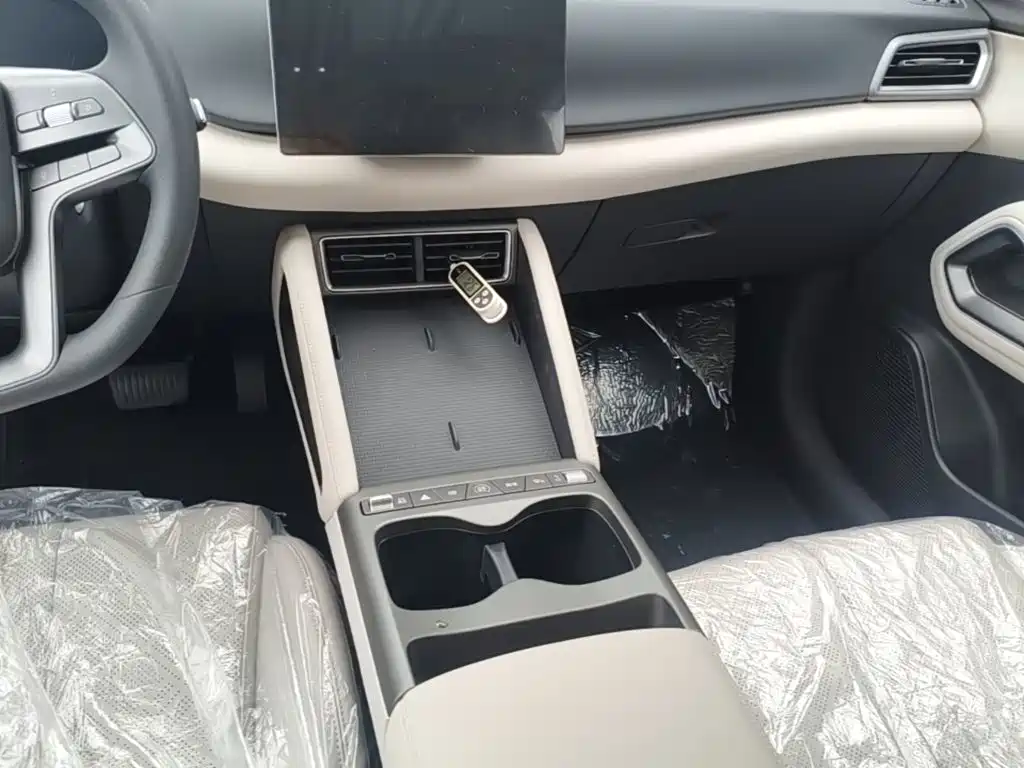 BYD Yuan UP 2026 2025 Model 301KM Navigator