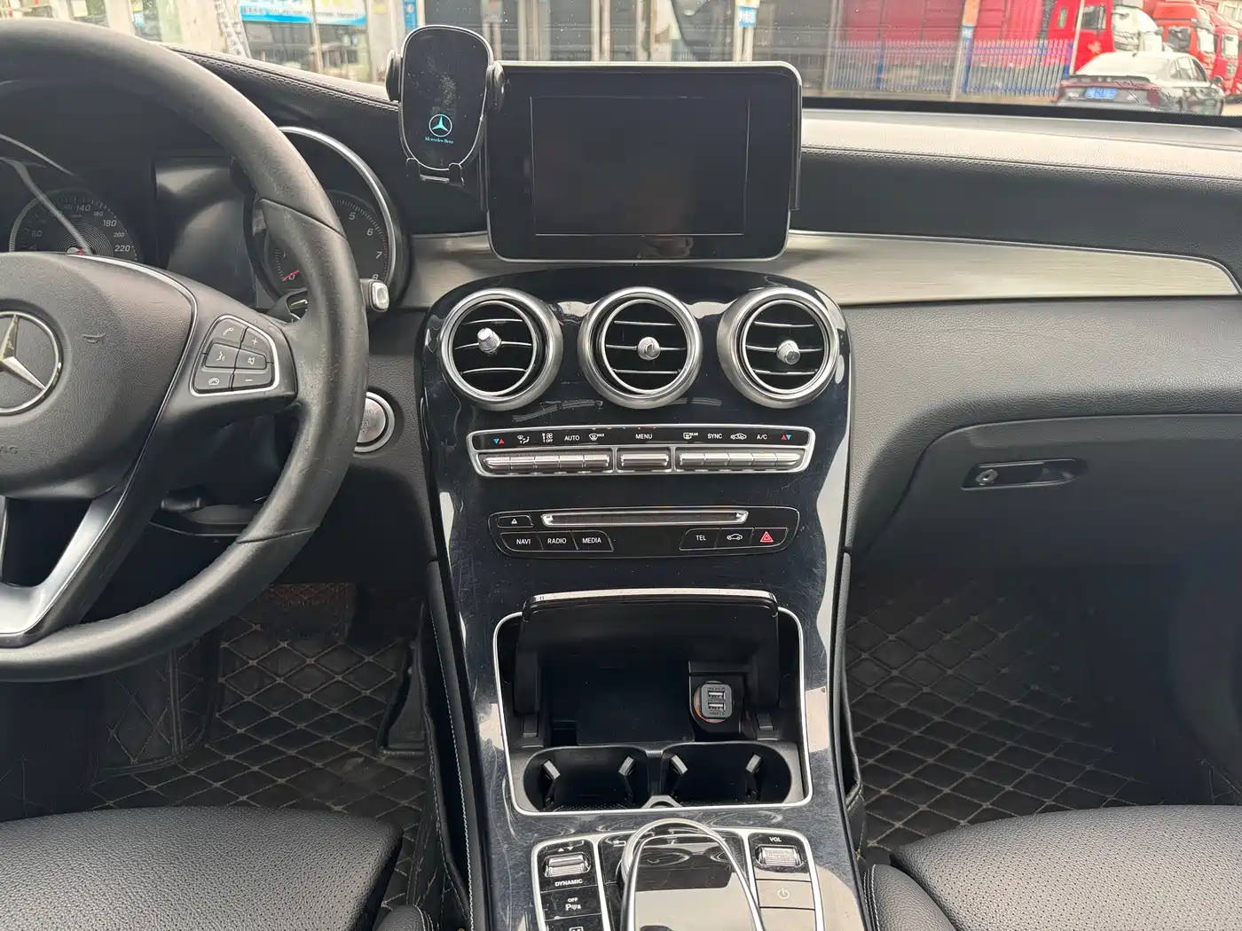 Mercedes-Benz GLC Coupe 2017 GLC 200 4MATIC Coupe SUV фото 18
