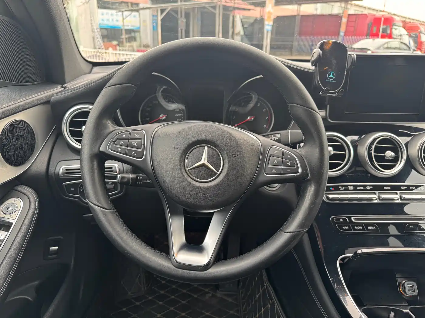 Mercedes-Benz GLC Coupe 2017 GLC 200 4MATIC Coupe SUV фото 17