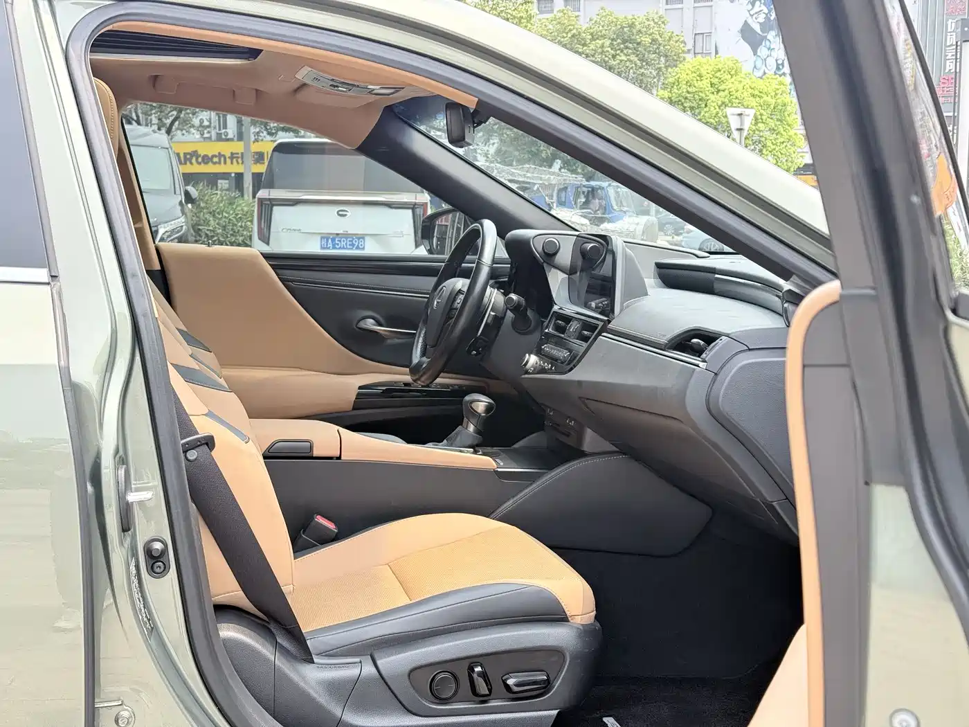Lexus ES 2021 300h Luxury Edition фото 10