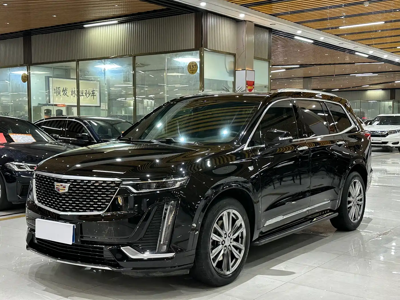 CADILLAC XT6