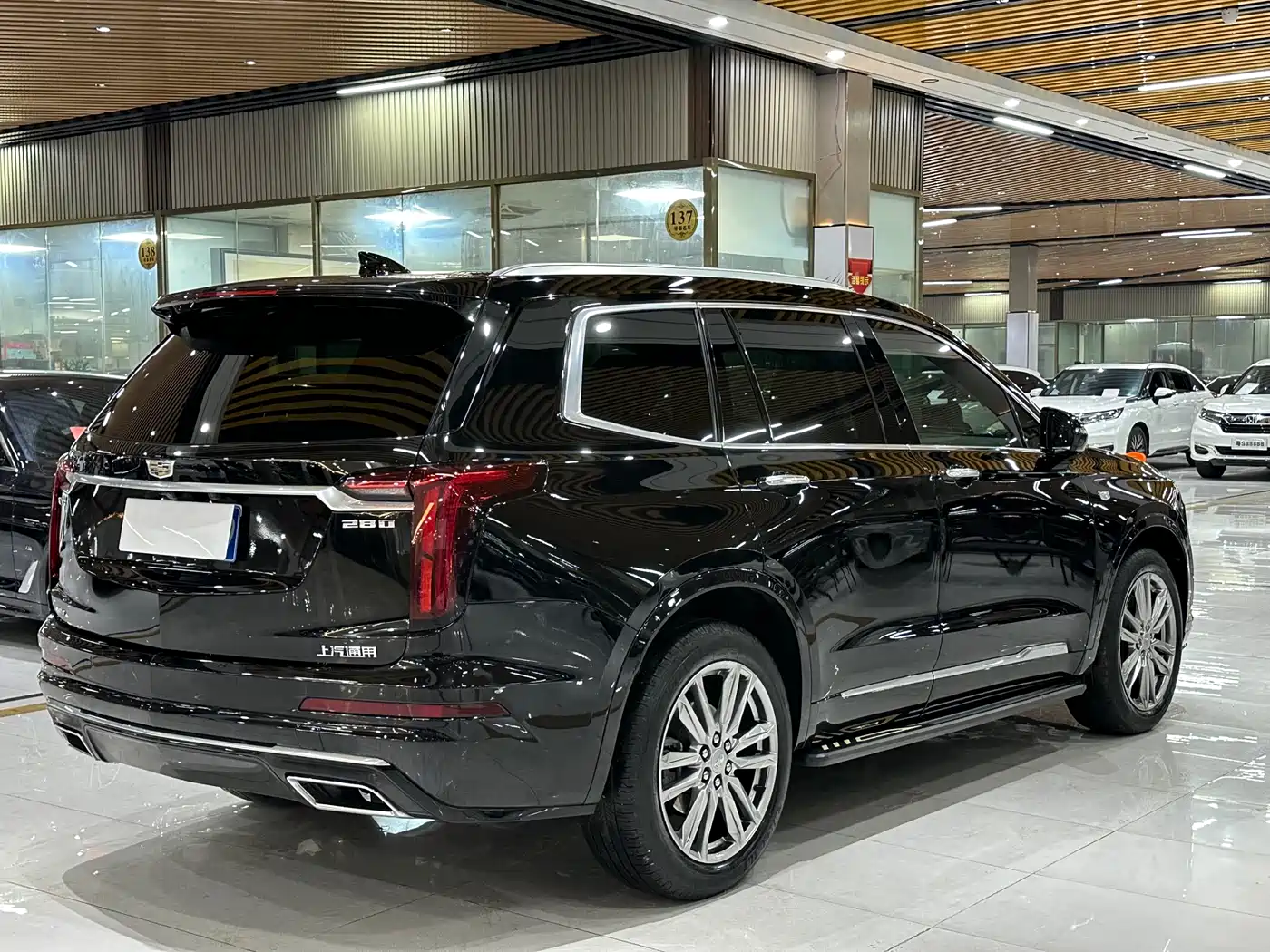CADILLAC XT6