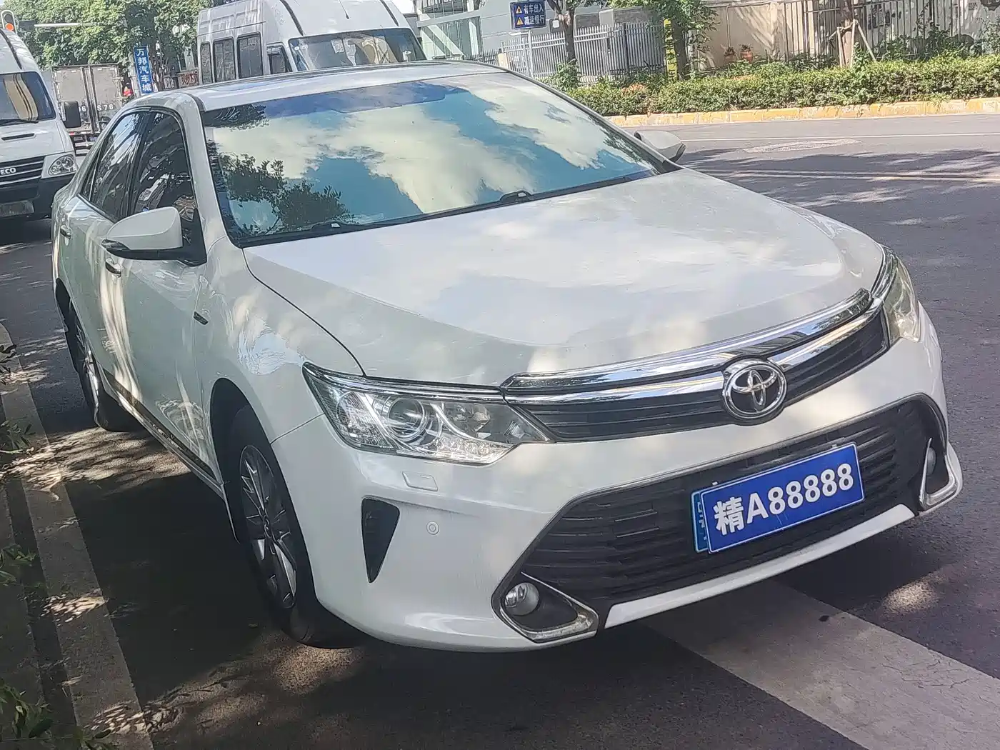 Photo 2 - Toyota Camry