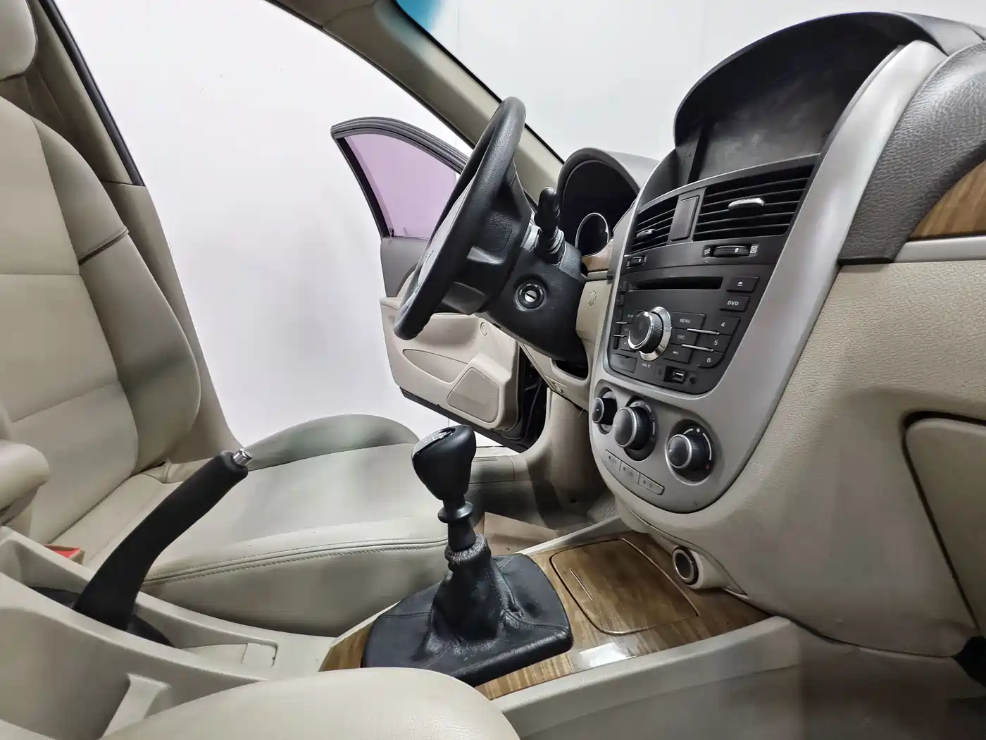 Buick Excelle 2015 1.5L Manual Classic фото 15