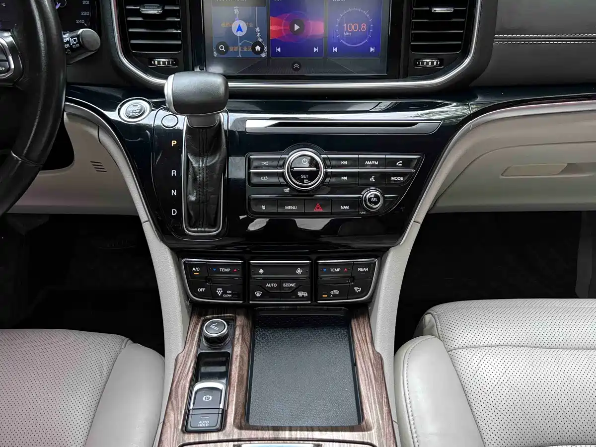 GAC Trumpchi Trumpchi M8 2018 320T Premium Edition фото 17