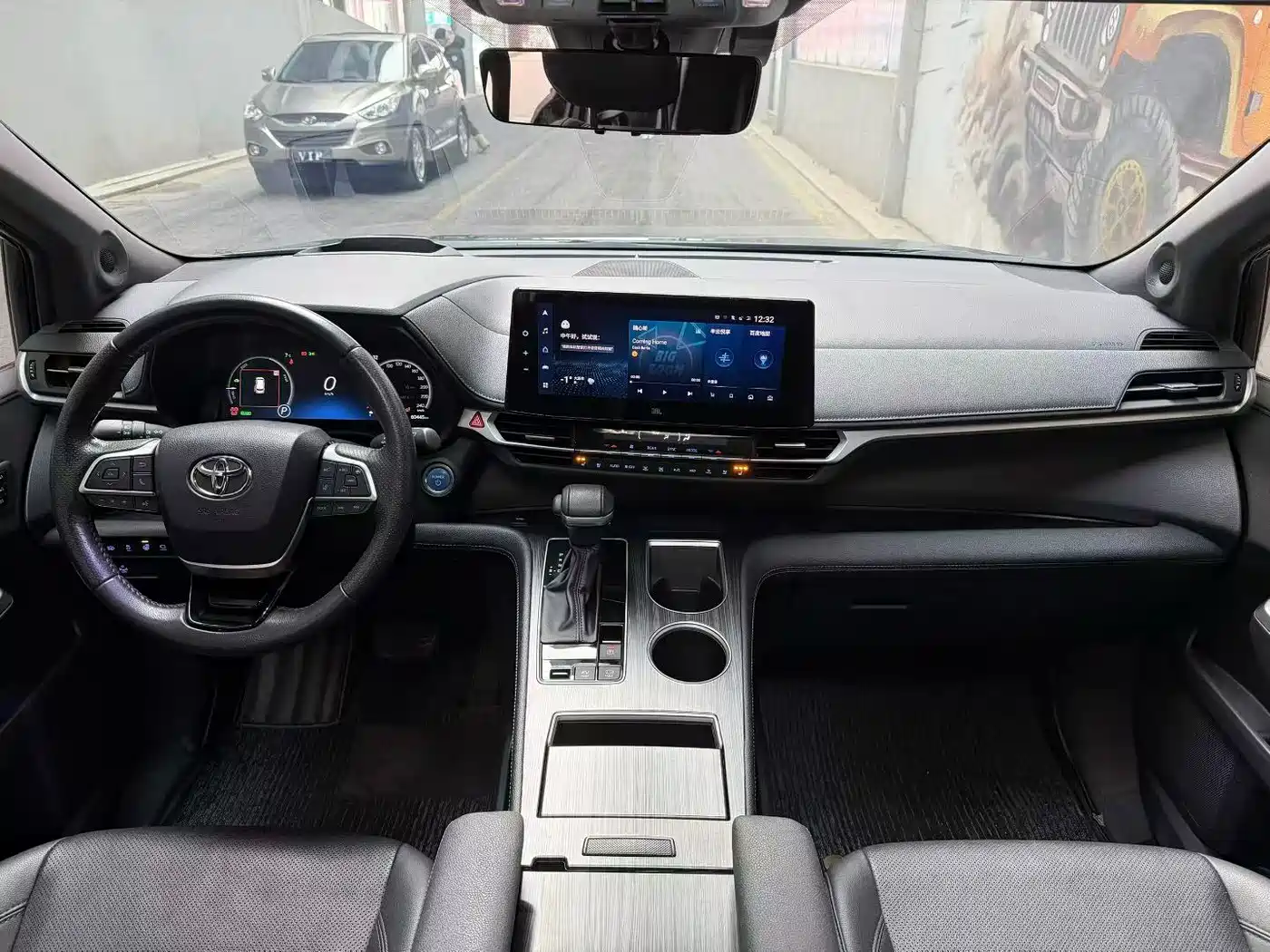 Toyota Sienna 2023 2.5L Hybrid Platinum Edition фото 5