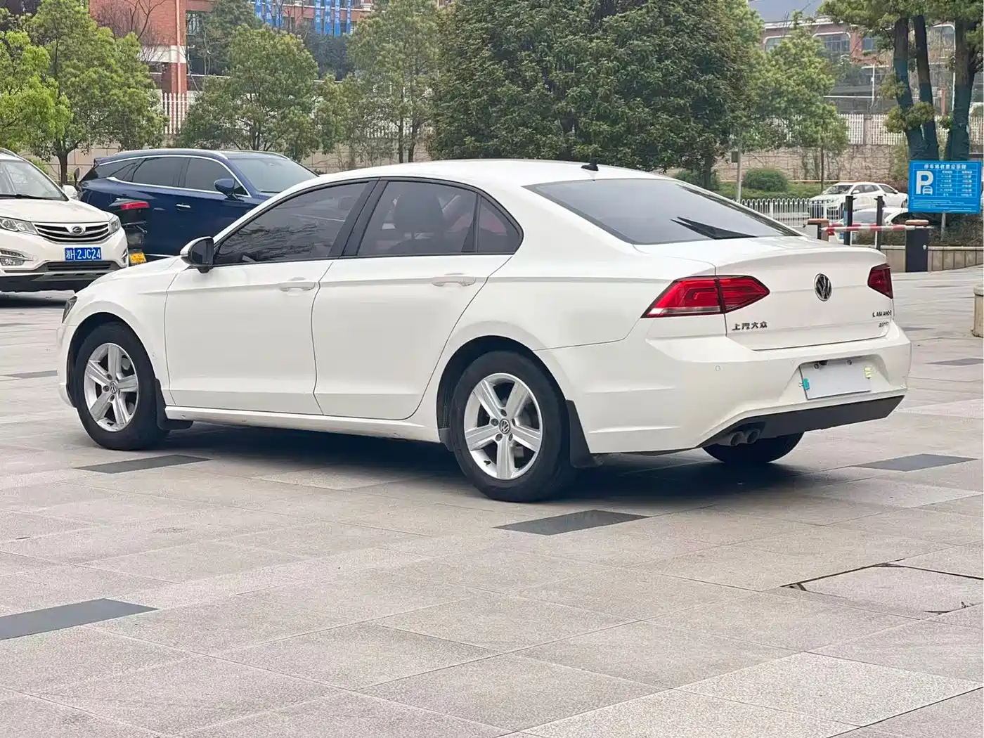 Volkswagen Lamando 2017 230TSI DSG Trend Edition фото 6