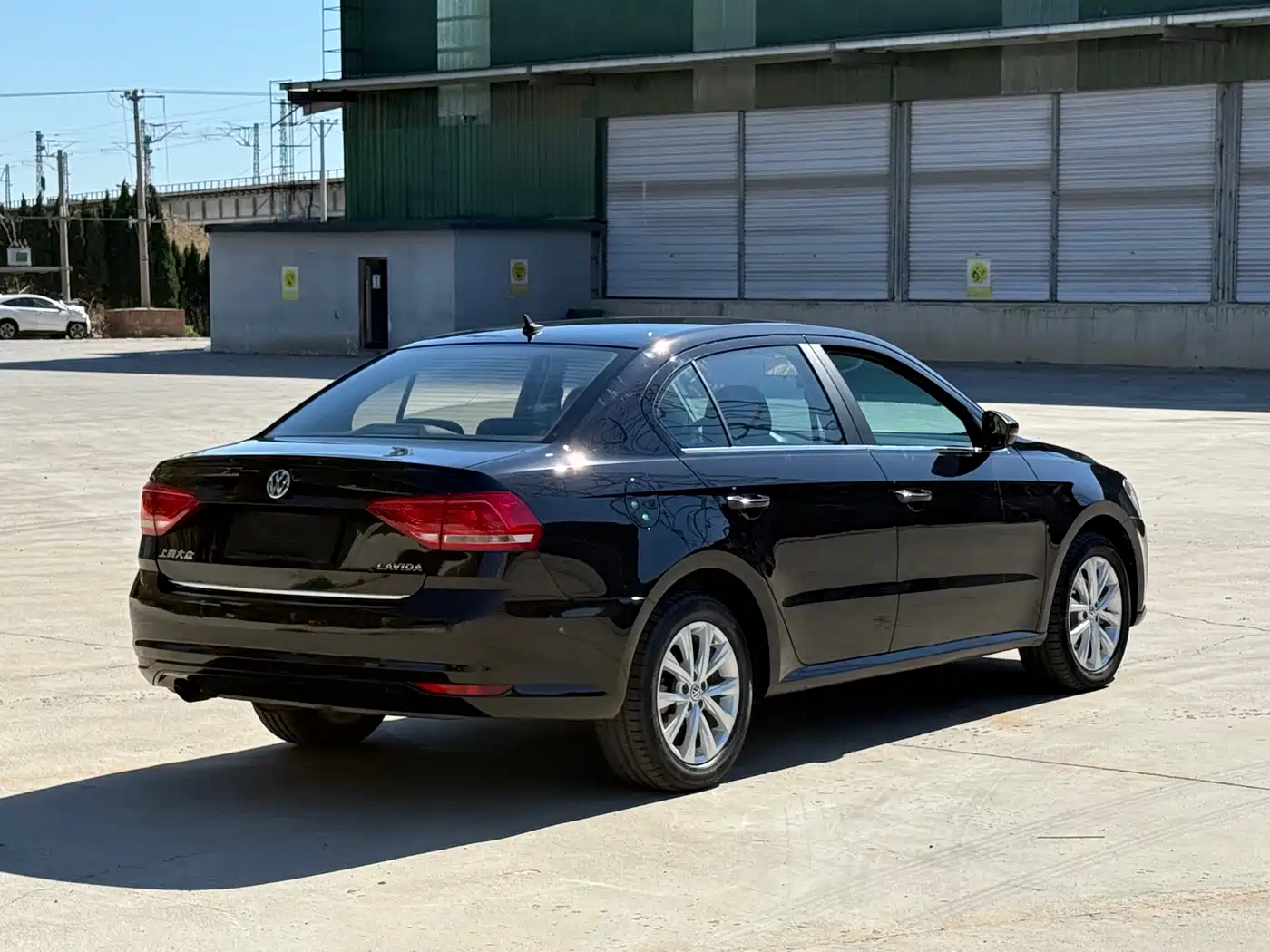 Volkswagen Lavida 2015 1.6L Automatic Comfort Edition фото 7