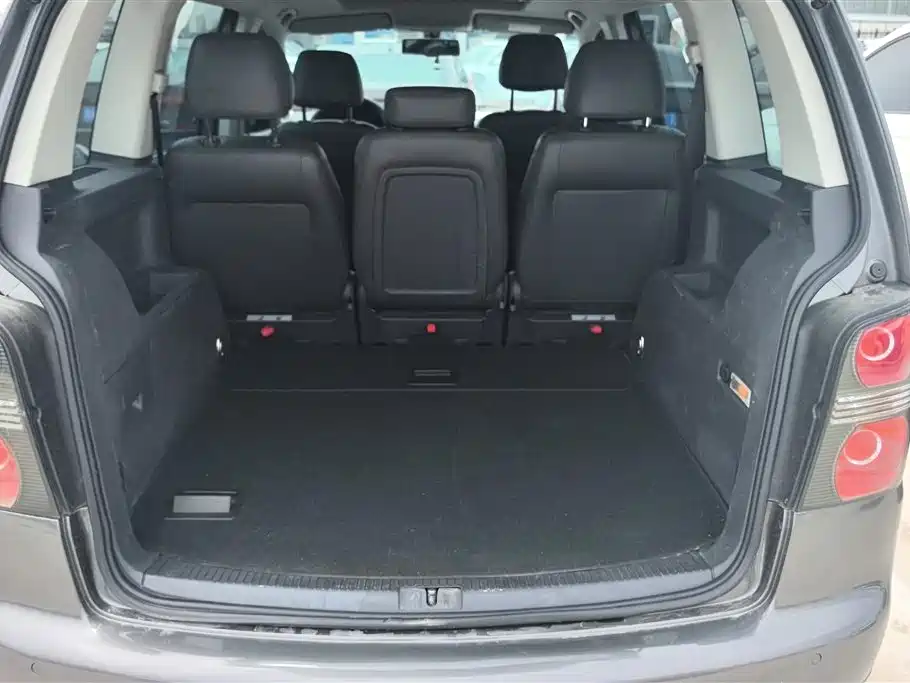 Volkswagen Touran 2015 1.4T Manual Comfort Edition 5-seater фото 4