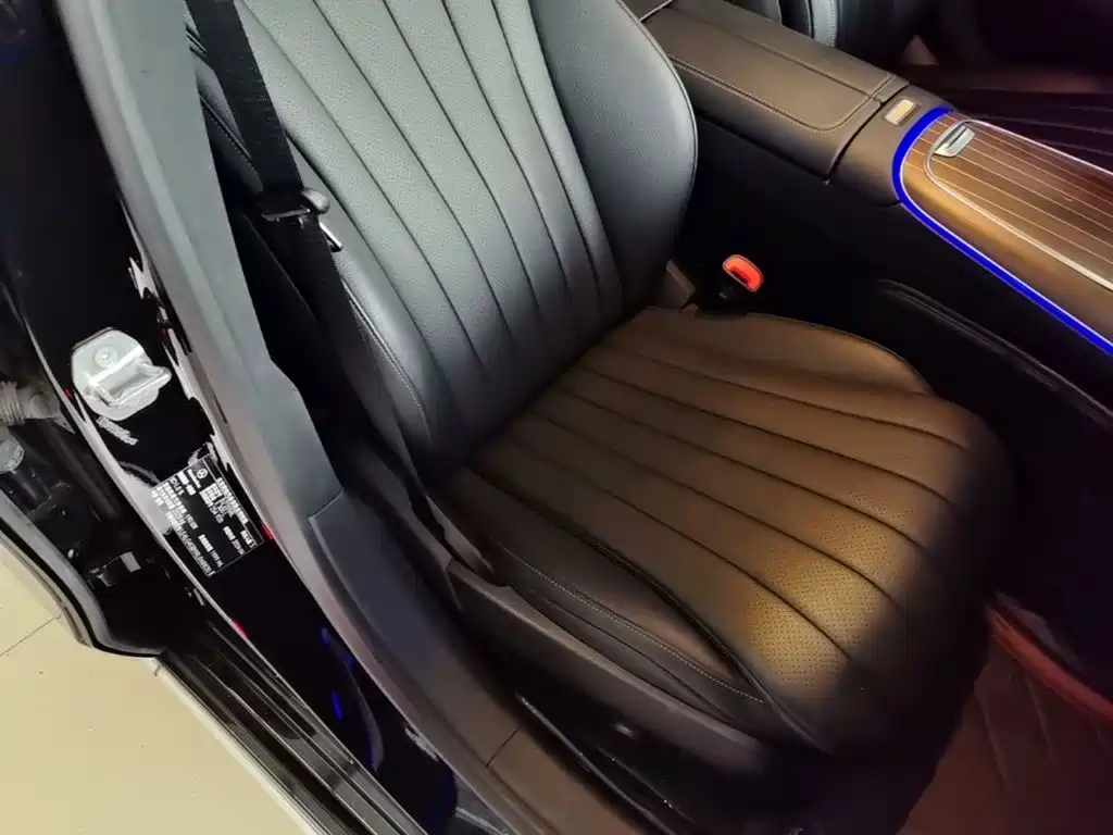 Фото 20 - Mercedes-Benz E-Class