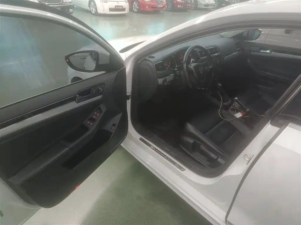 Volkswagen Sagitar 2017 180TSI Auto Exclusive Edition фото 16
