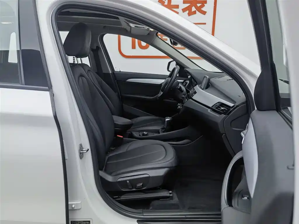 BMW X1 2016 sDrive18Li Premium Model фото 23