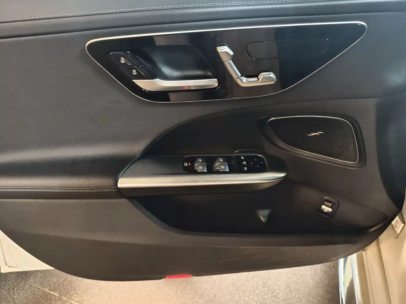 Mercedes-Benz C-Class 2023 Facelift C 260 L Sport Edition фото 8