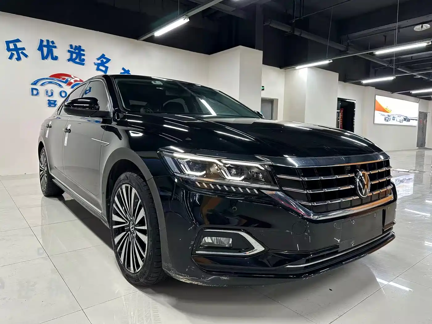 Volkswagen Passat 2020 Facelift 330TSI Luxury China VI фото 3