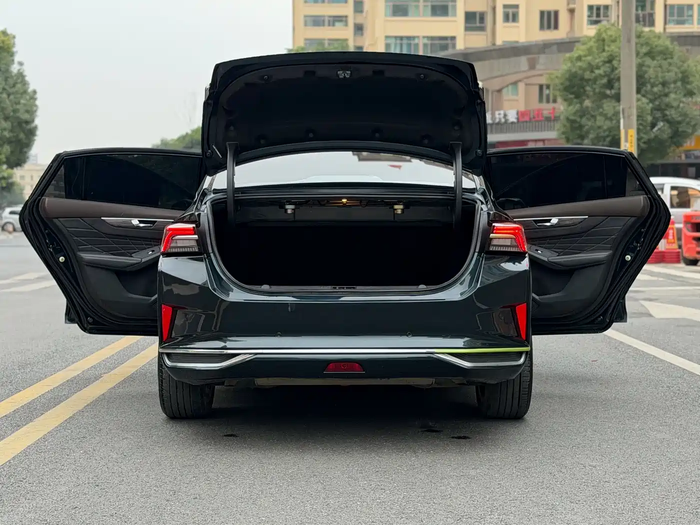 DONGFENG YI HYUN MAX