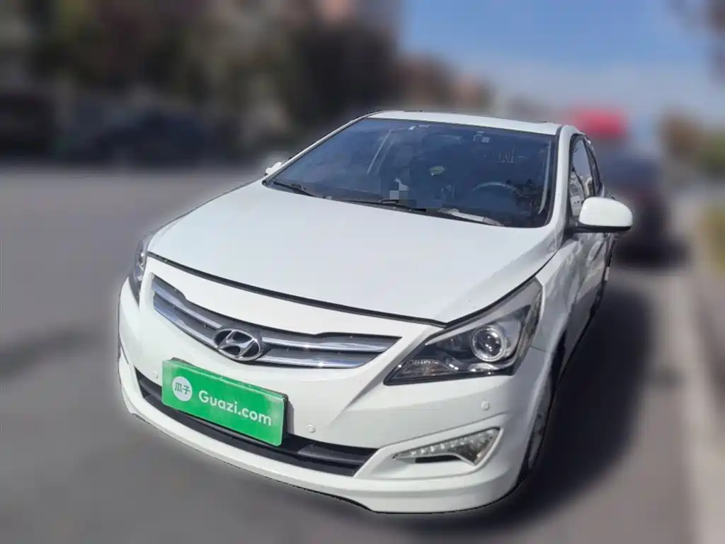 Hyundai Verna 2014 1.4L Automatic Leading GLX фото 2