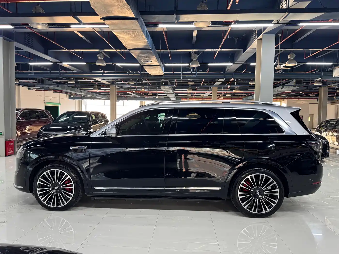AITO Wenjie AITO M9 2025 Extended Range Ultra 52kWh 5-Seater фото 3