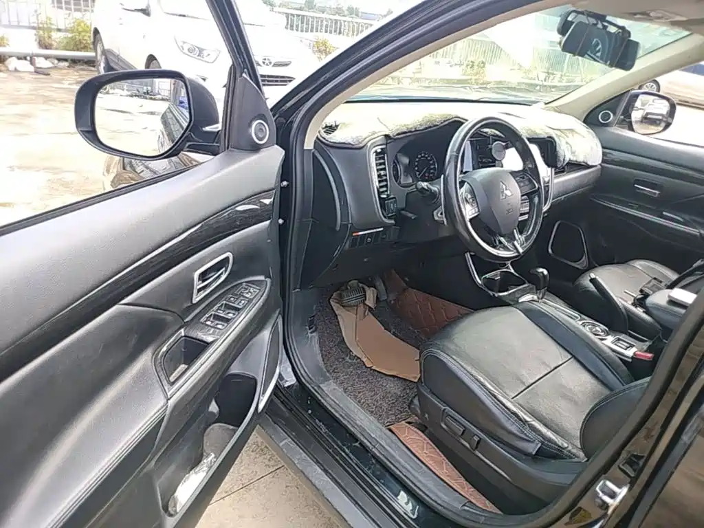 Mitsubishi Outlander 2017 2016 2.4L 4WD Elite Edition 5-seater