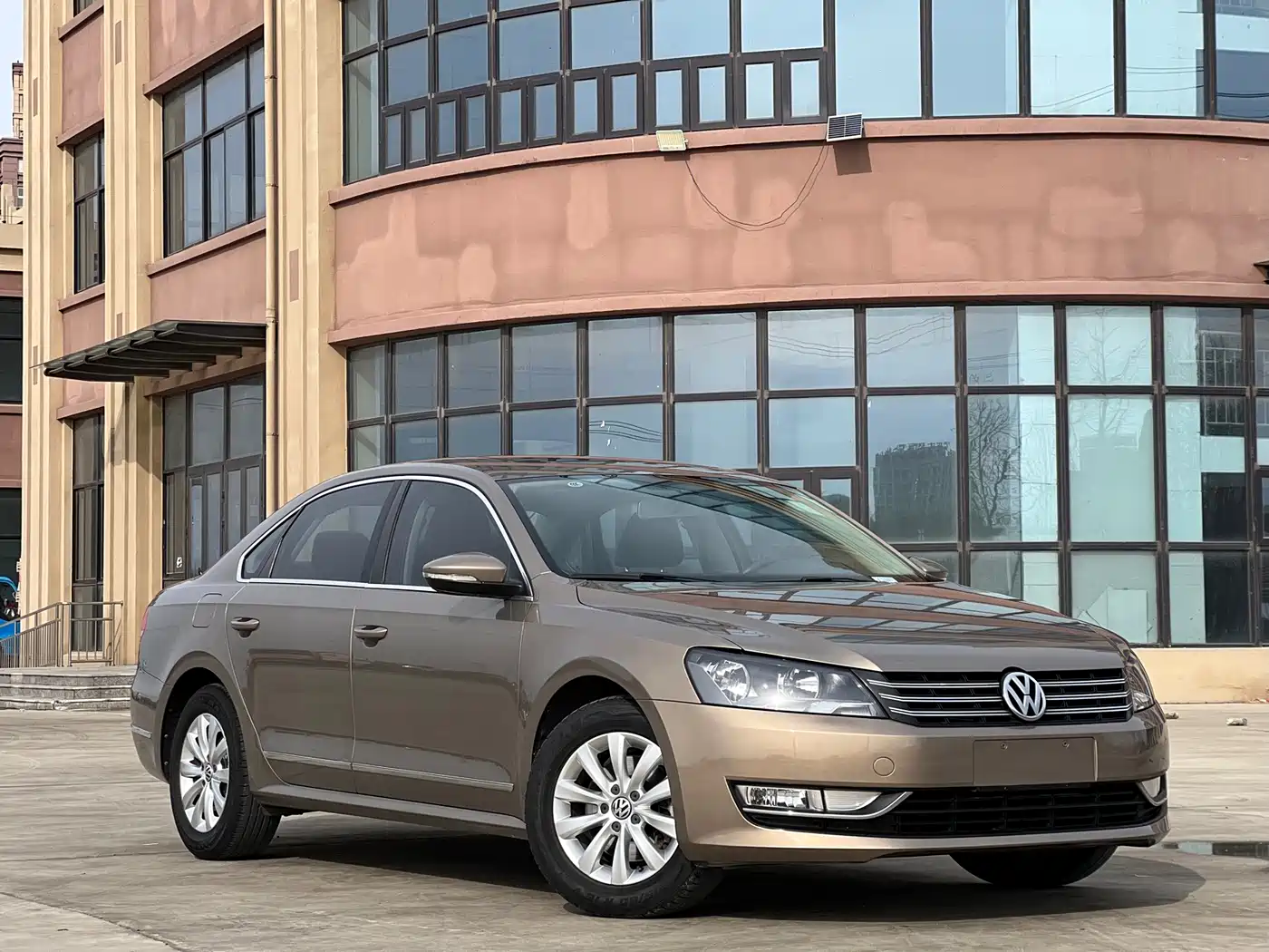 Volkswagen Passat 2014 1.8TSI DSG Luxury Edition фото 11