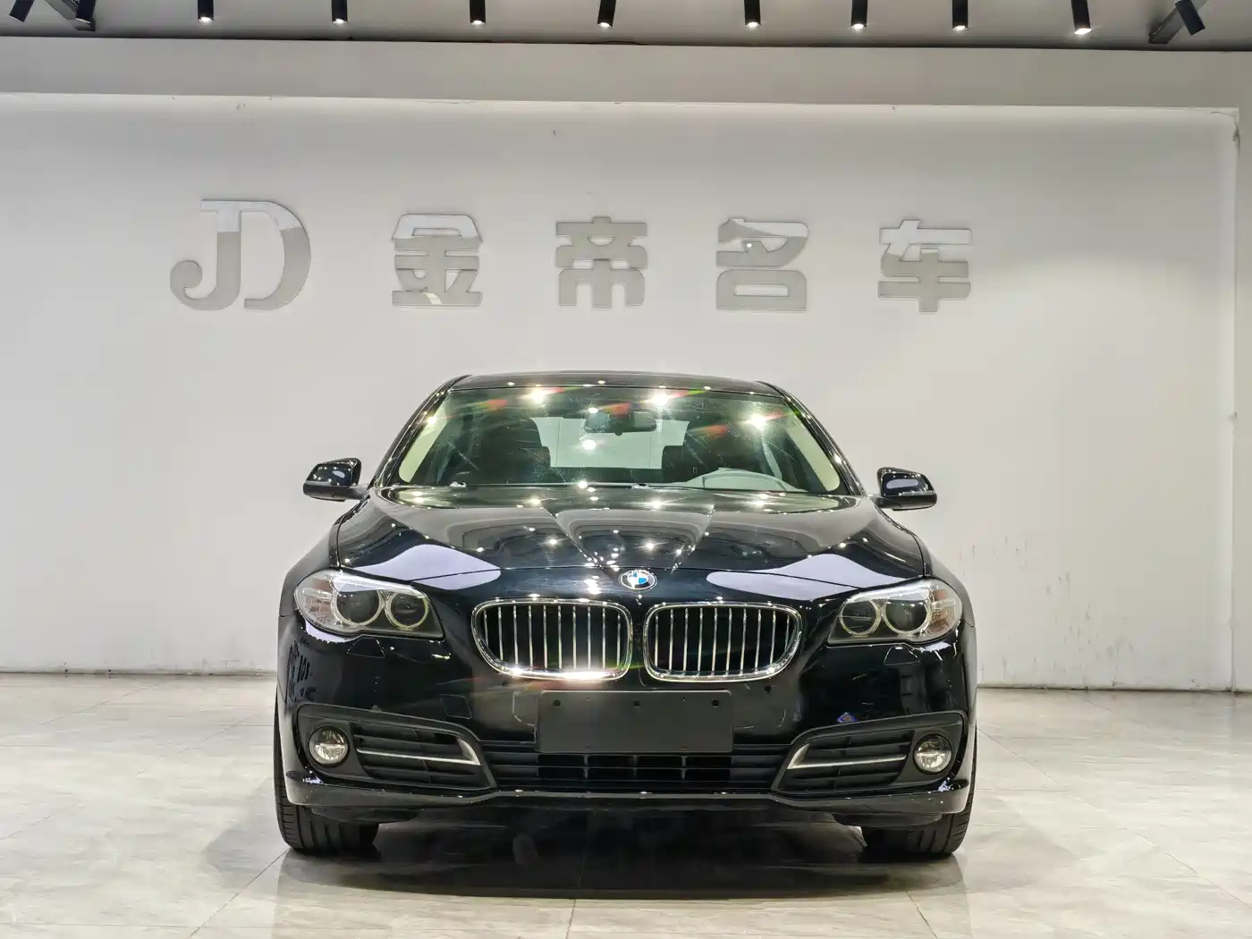BMW 5 Series 2017 525Li Leading Edition фото 2