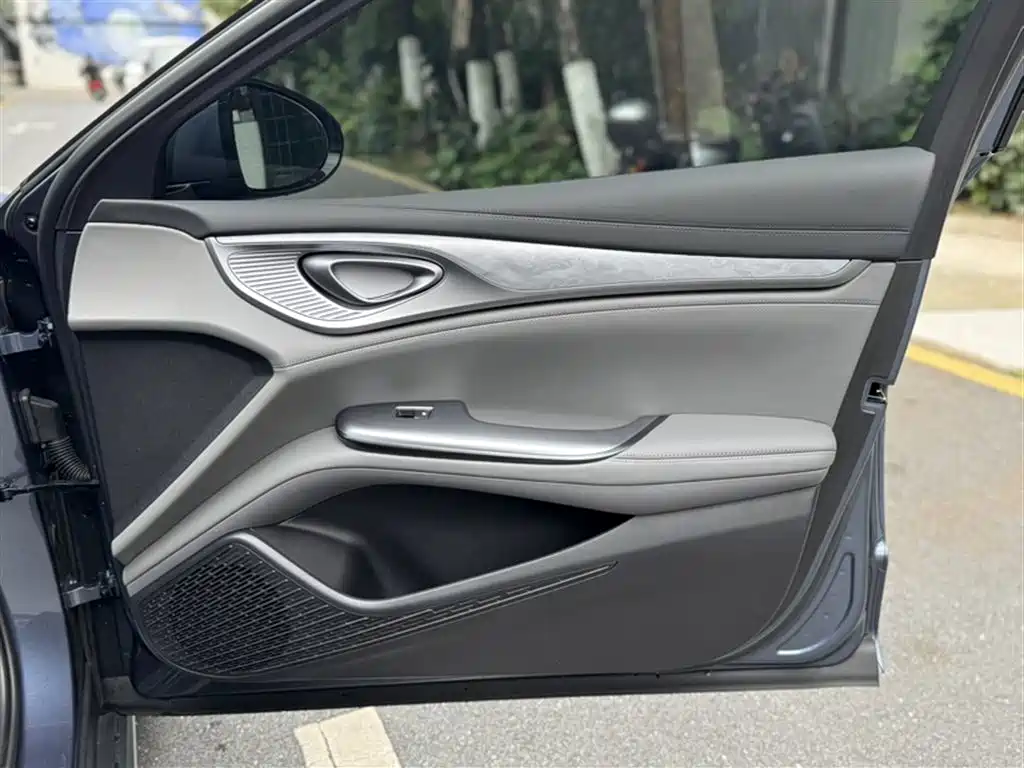 BYD Seal 2024 Glory Edition DM-i 1.5L 121km Luxury фото 16