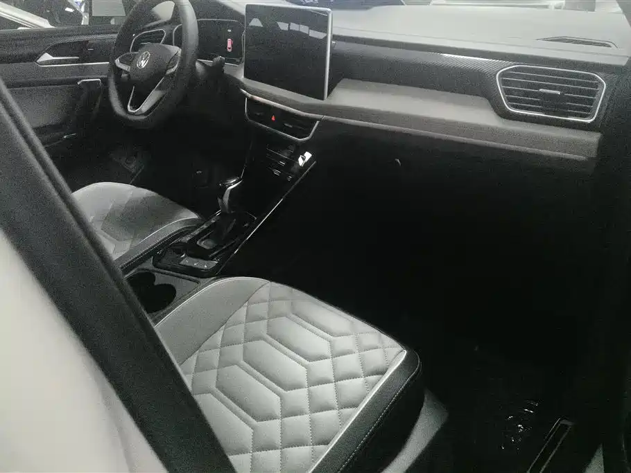 Volkswagen Tayron 2024 300TSI 2WD Luxury Plus Advanced фото 8