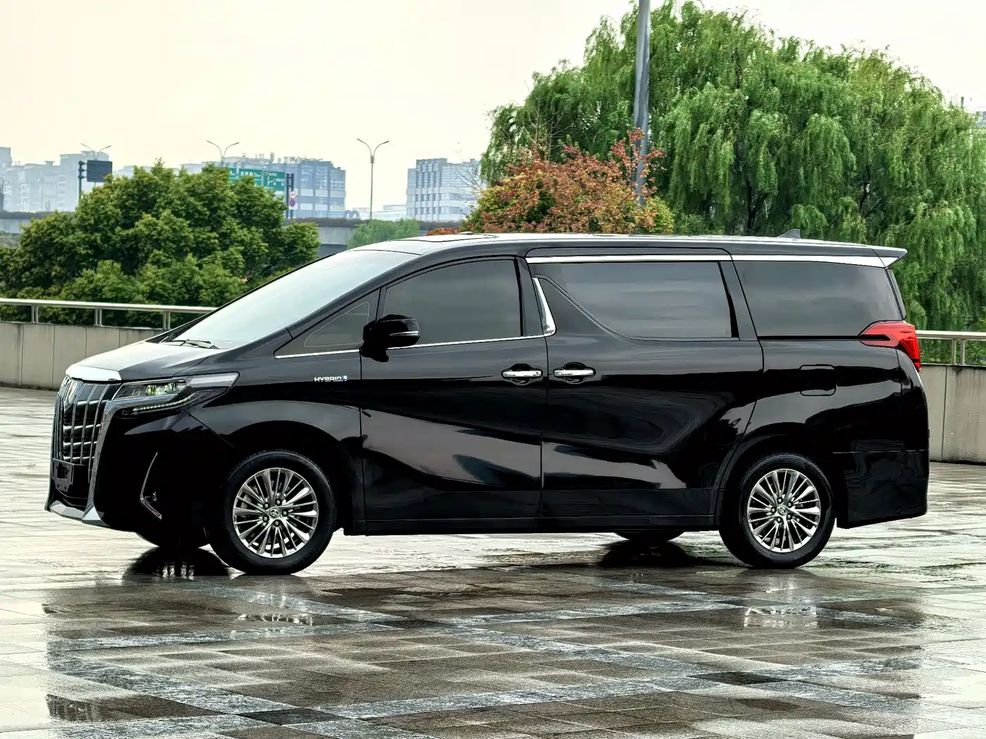 Toyota Alphard 2021 Hybrid 2.5L Premium фото 5
