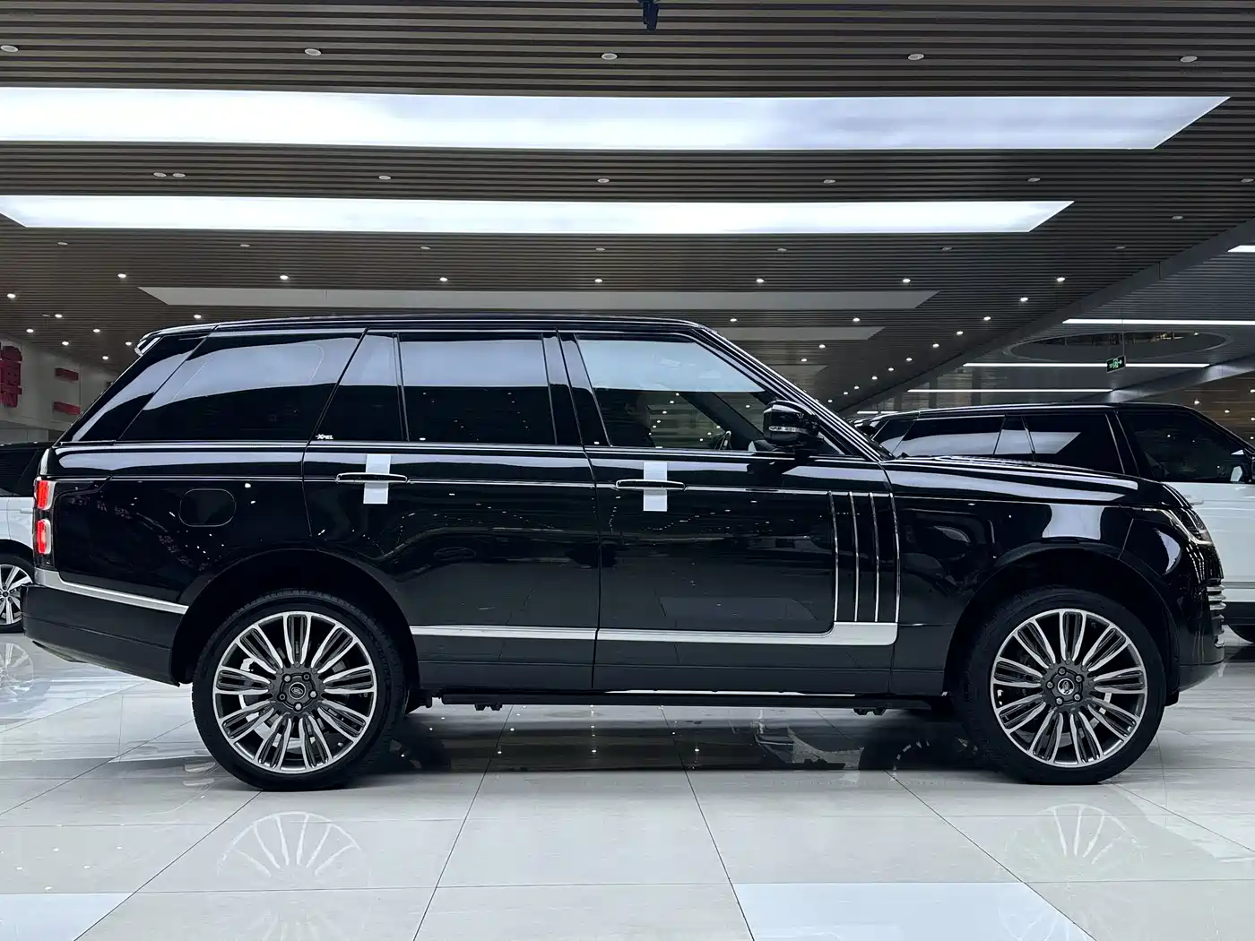 Land Rover Range Rover 2019 3.0 SCV6 Heritage Edition фото 16
